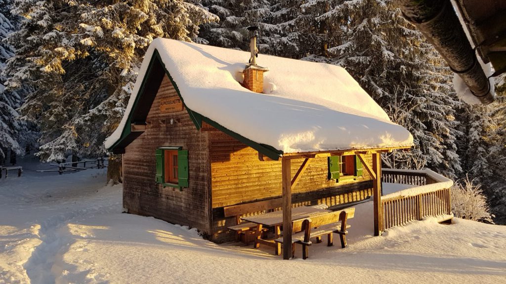 OeTK-Neunkirchen-Alpkogelhuette-im-Schnee