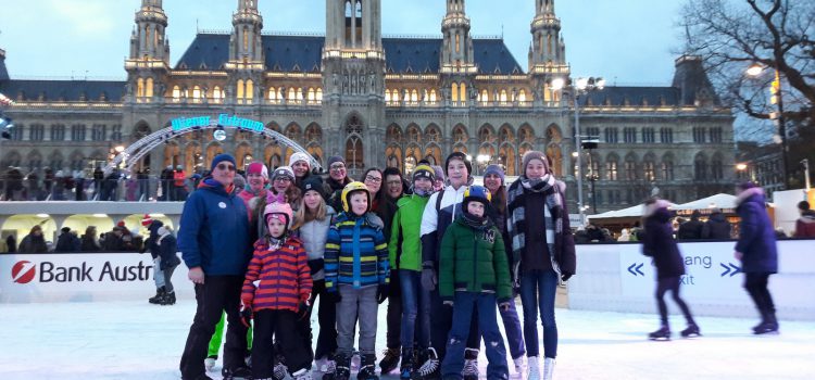 Eislaufen beim „Wiener Eistraum“ Eislaufen beim „Wiener Eistraum“