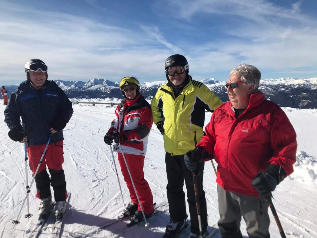 Hartl, Silvia, Pepi und Max genießen den Skitag, ÖTK Neunkirchen, Skibus Kreischberg 2020